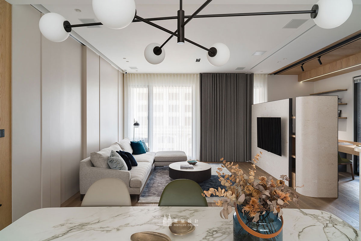 客廳空間及餐桌的室內設計規劃