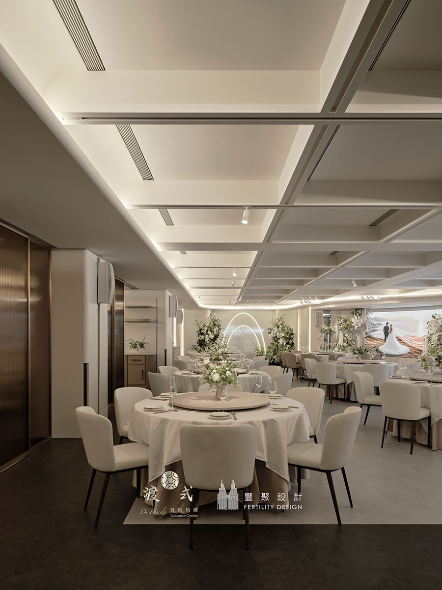 豐聚設計餐廳空間規劃｜格狀造型天花板延伸宴會廳視線，結合白色圓桌、軌道燈及柔和間接照明